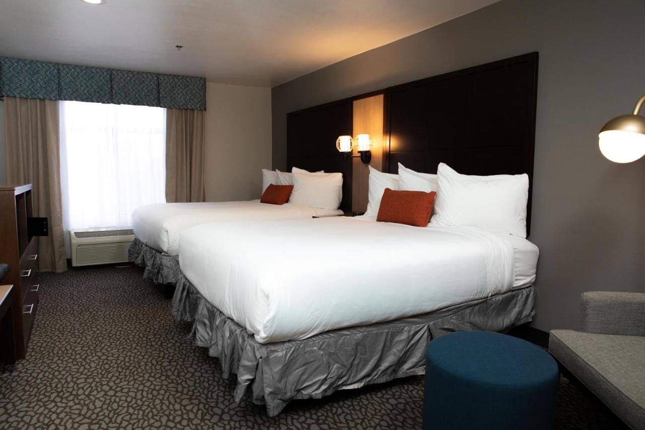 Deluxe Double Room Two Double Beds Non-Smoking,971247529:JPEG